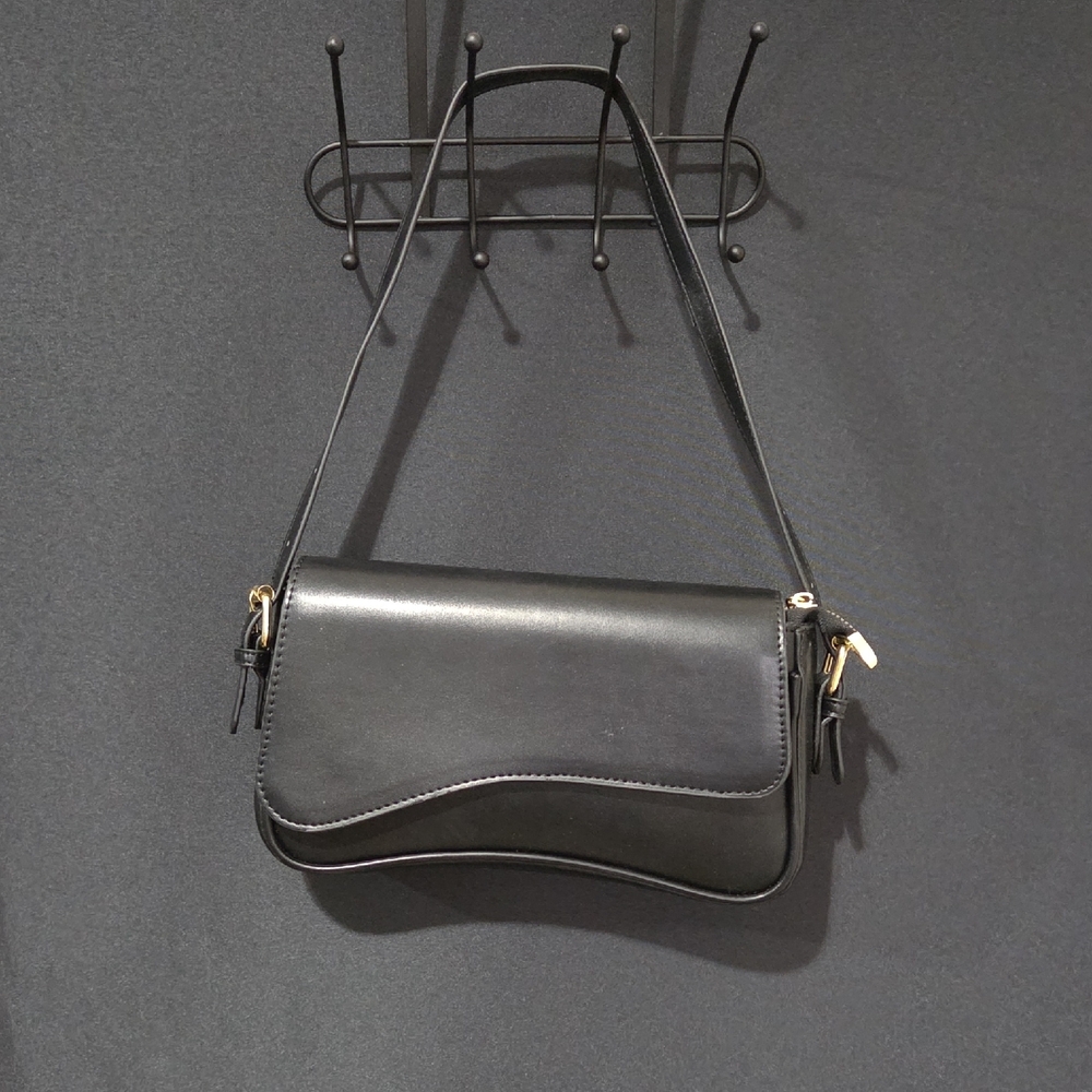 Elegant Black Leather Shoulder Bag